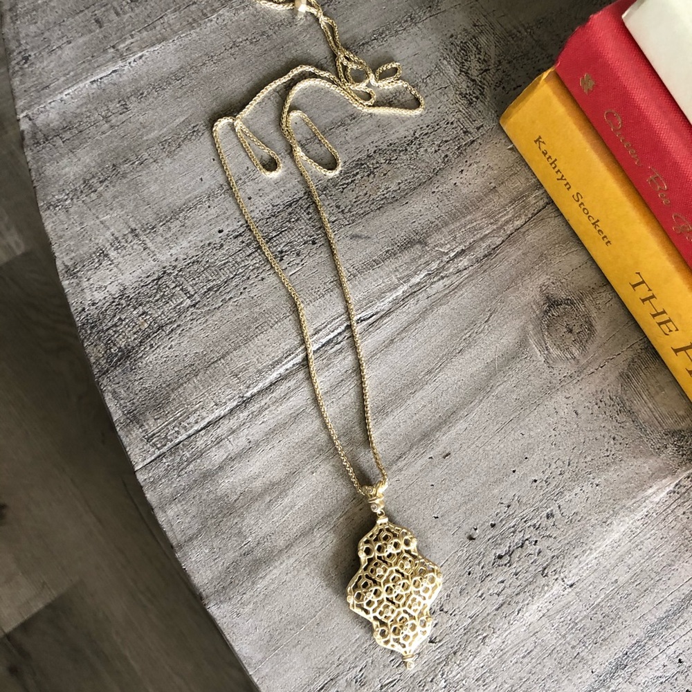 Kendra Scott necklace